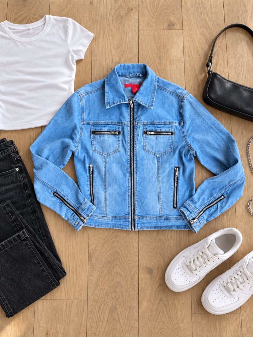 ✨Lazer Jeans Medium Wash Moto Denim Jacket with Heavy Zipper Details M✨